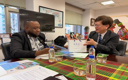 朱海成國際長拜會聖克里斯多福及尼維斯大使范東亞