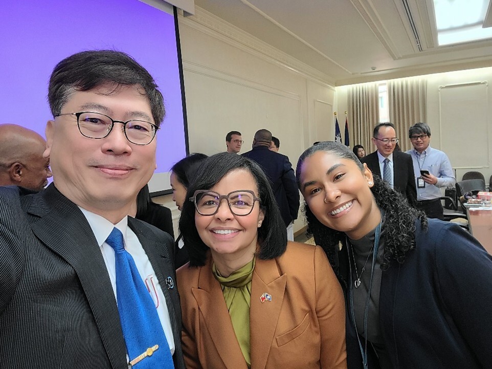 貝里斯駐台大使 H.E. Katherine Meighan(梅根大使) 與國際長朱海成合影